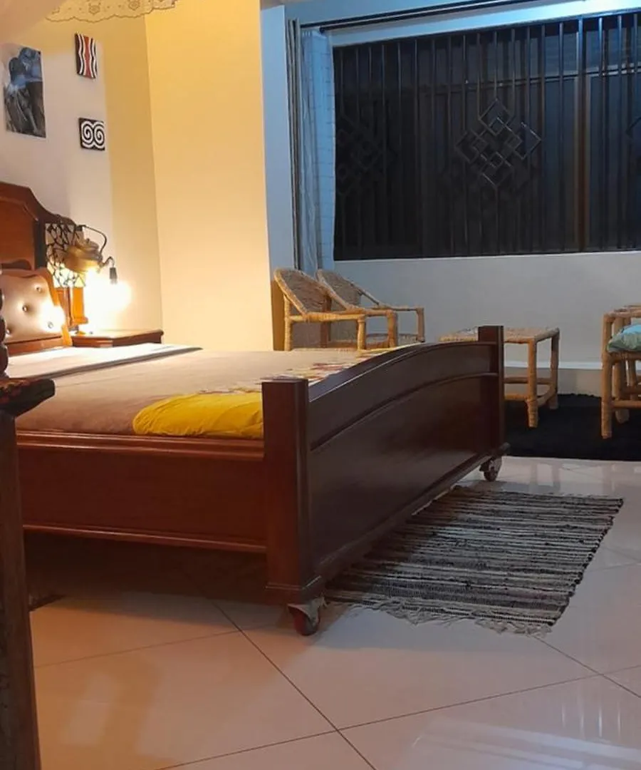 Aivilo Home Entebbe Bed & Breakfast